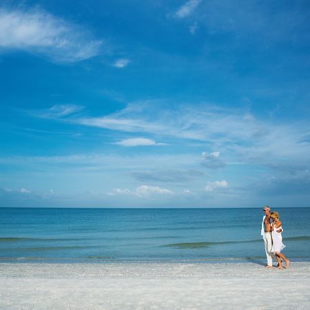Holiday Inn Express & Suites Naples Downtown - 5Th Avenue By Ihg Exteriör bild