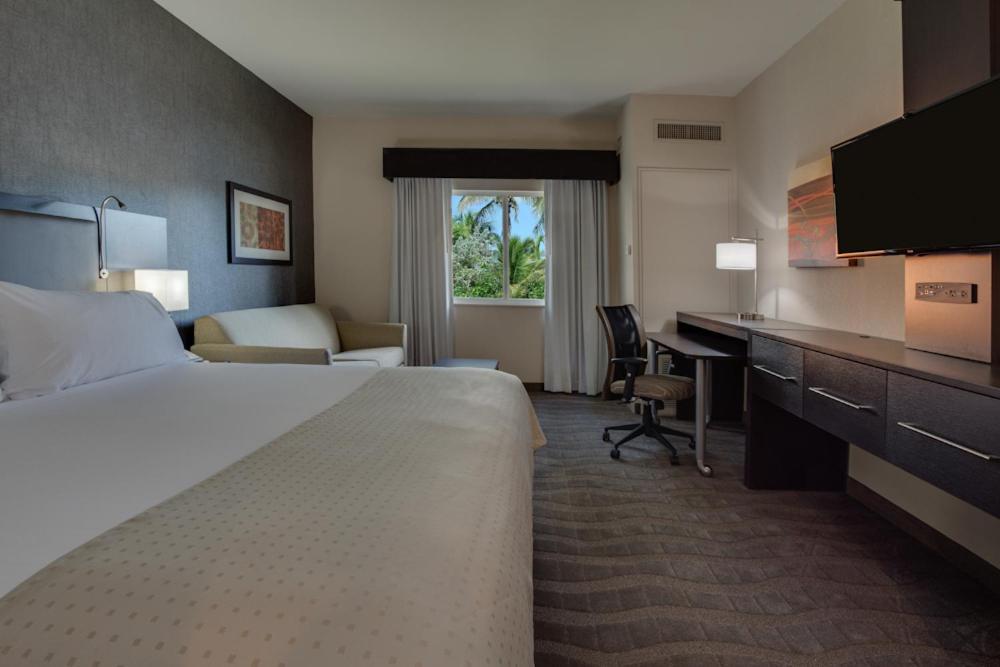 Holiday Inn Express & Suites Naples Downtown - 5Th Avenue By Ihg Exteriör bild