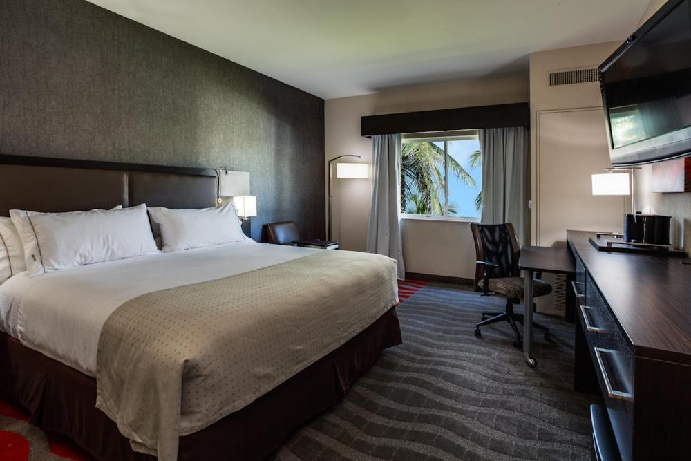 Holiday Inn Express & Suites Naples Downtown - 5Th Avenue By Ihg Exteriör bild