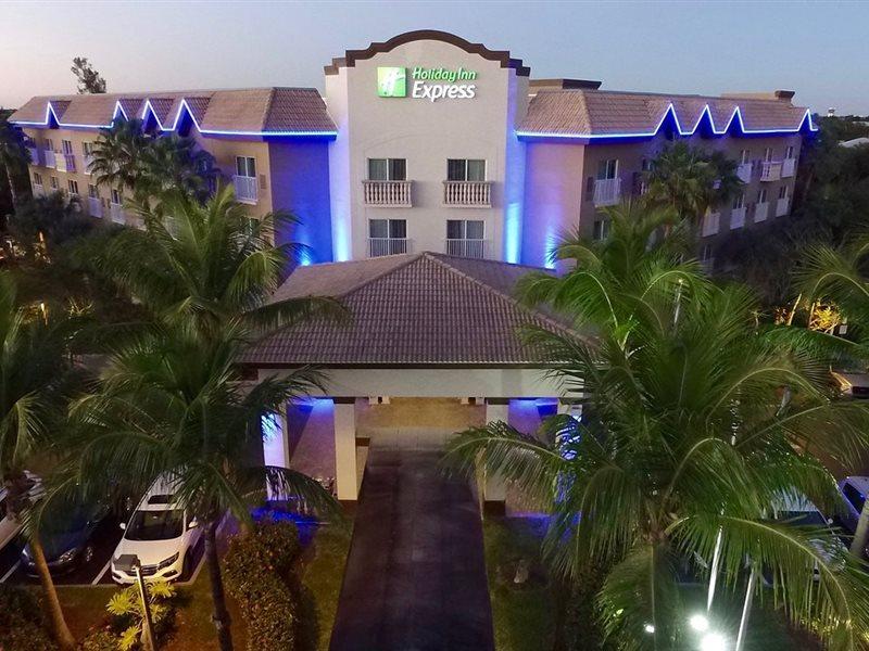 Holiday Inn Express & Suites Naples Downtown - 5Th Avenue By Ihg Exteriör bild