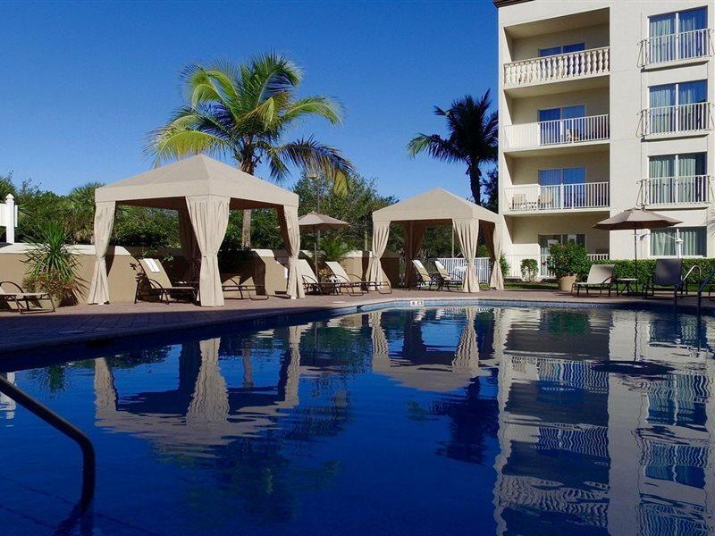 Holiday Inn Express & Suites Naples Downtown - 5Th Avenue By Ihg Exteriör bild