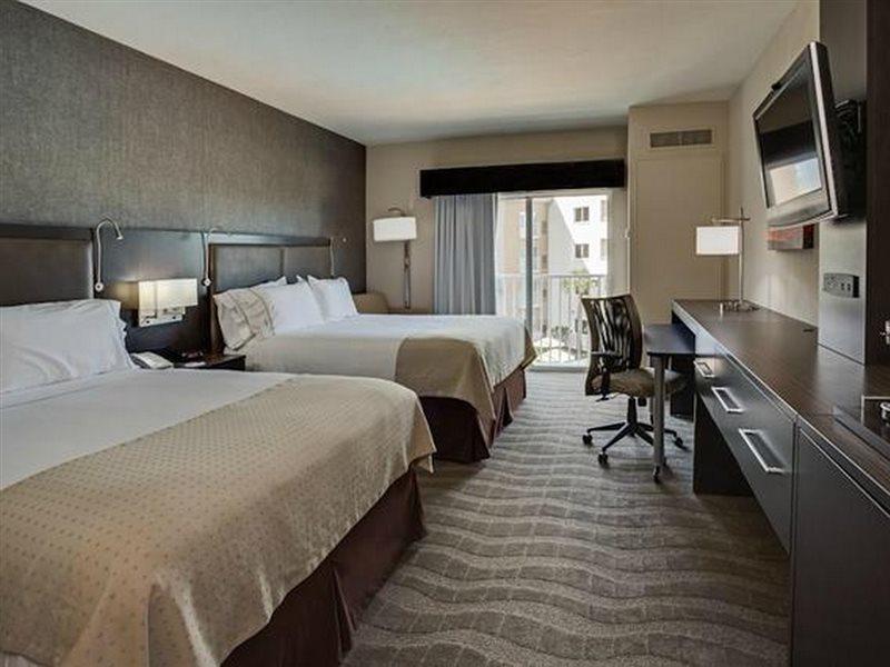 Holiday Inn Express & Suites Naples Downtown - 5Th Avenue By Ihg Exteriör bild