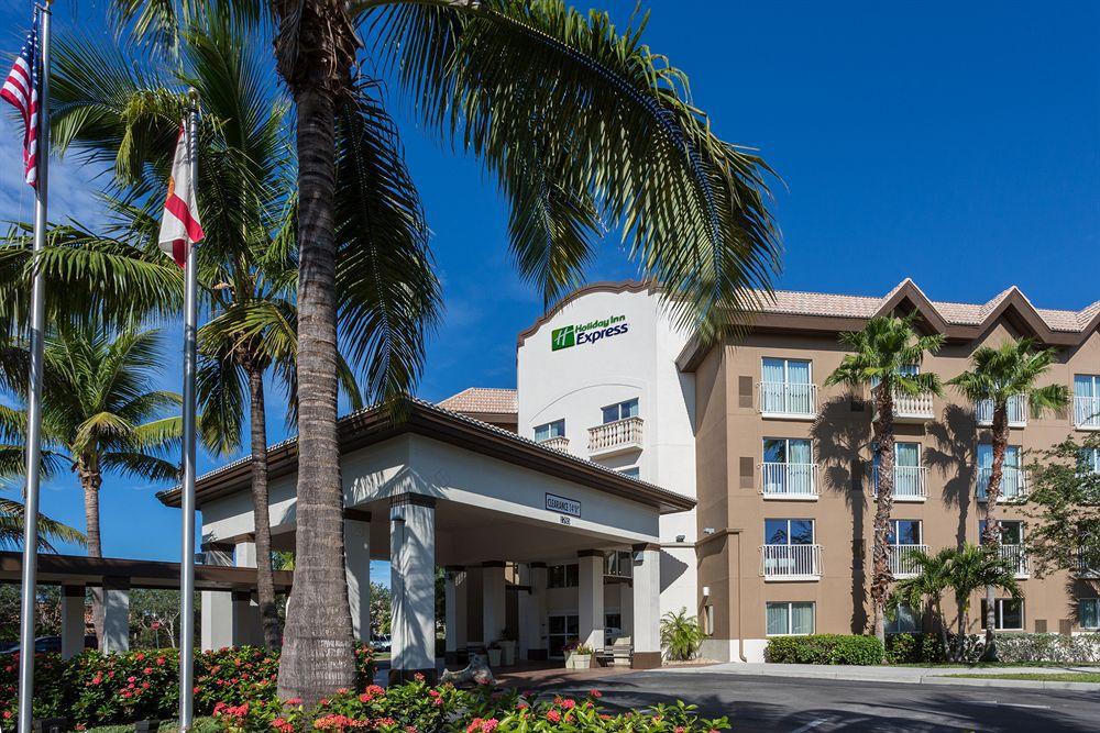 Holiday Inn Express & Suites Naples Downtown - 5Th Avenue By Ihg Exteriör bild