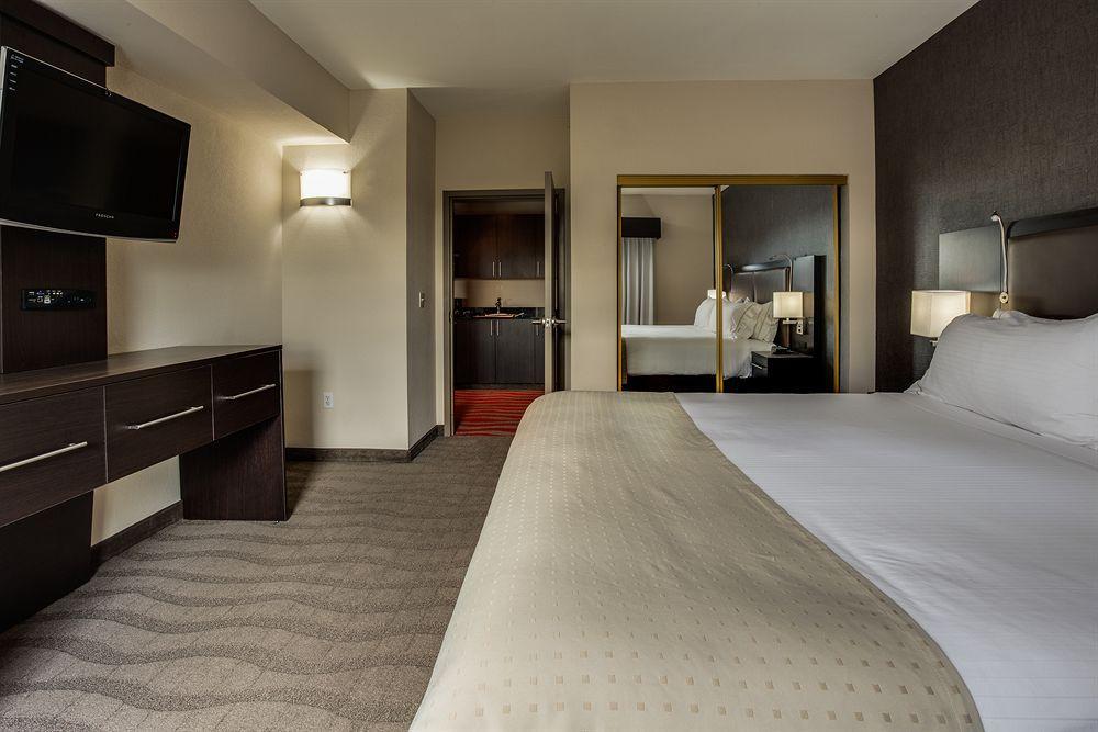 Holiday Inn Express & Suites Naples Downtown - 5Th Avenue By Ihg Exteriör bild