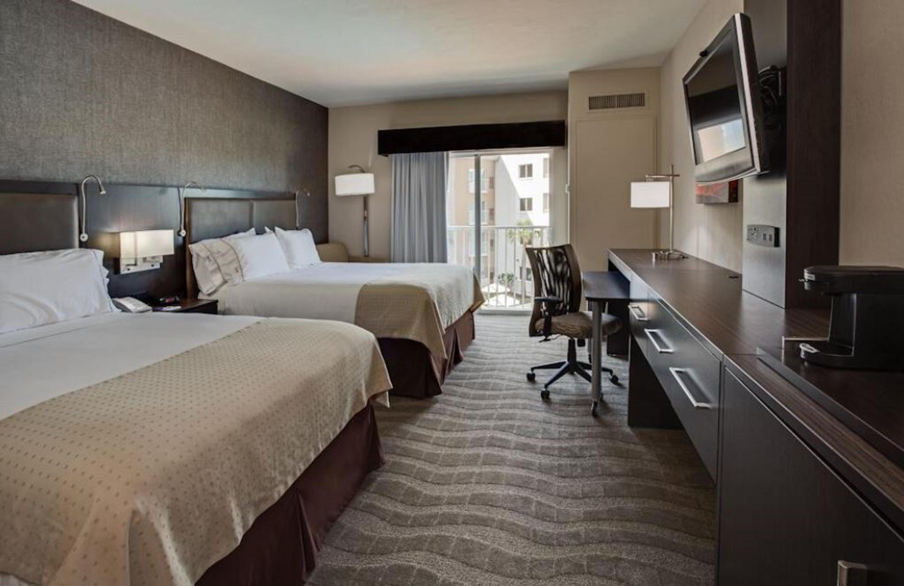 Holiday Inn Express & Suites Naples Downtown - 5Th Avenue By Ihg Exteriör bild