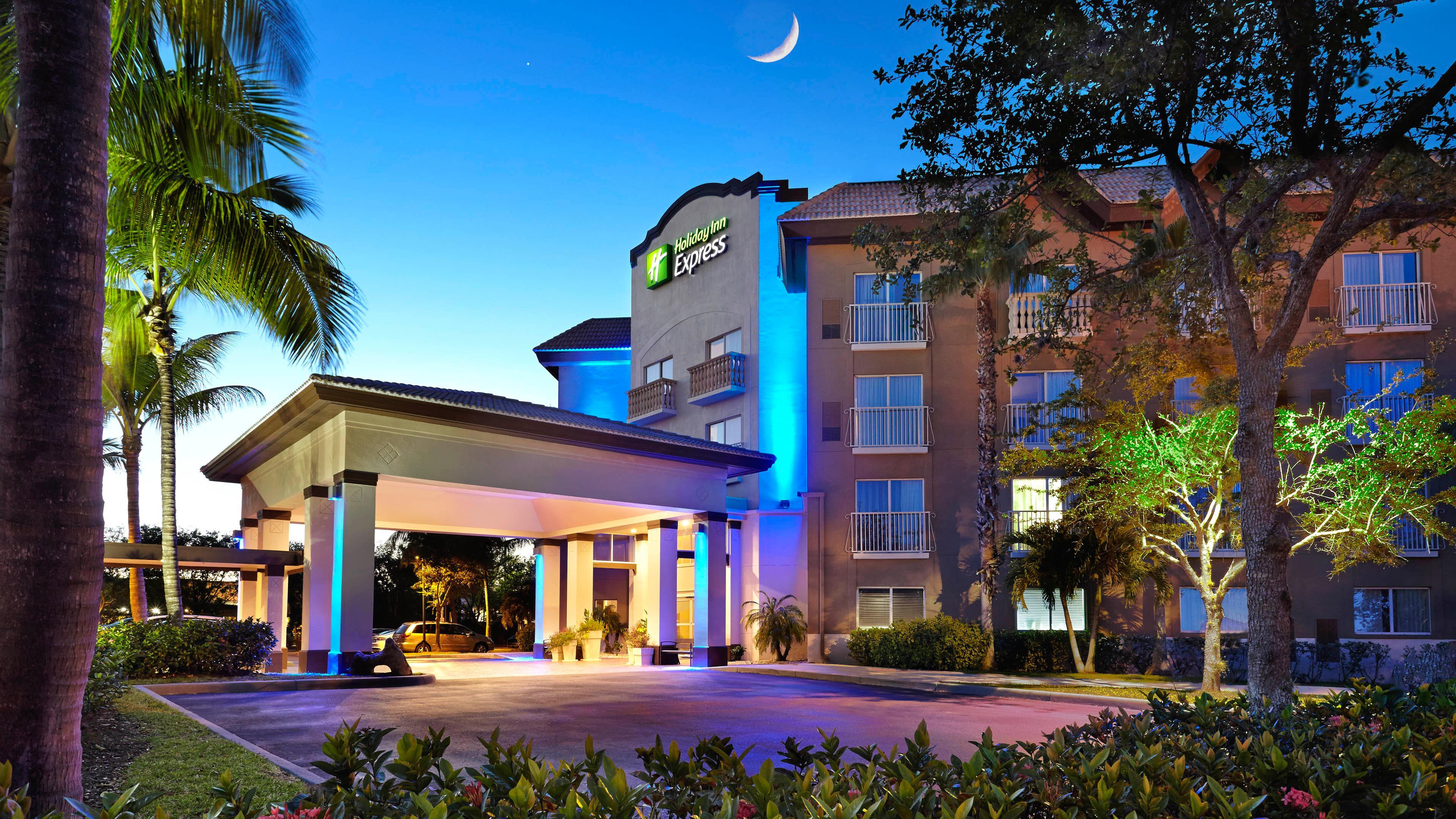 Holiday Inn Express & Suites Naples Downtown - 5Th Avenue By Ihg Exteriör bild