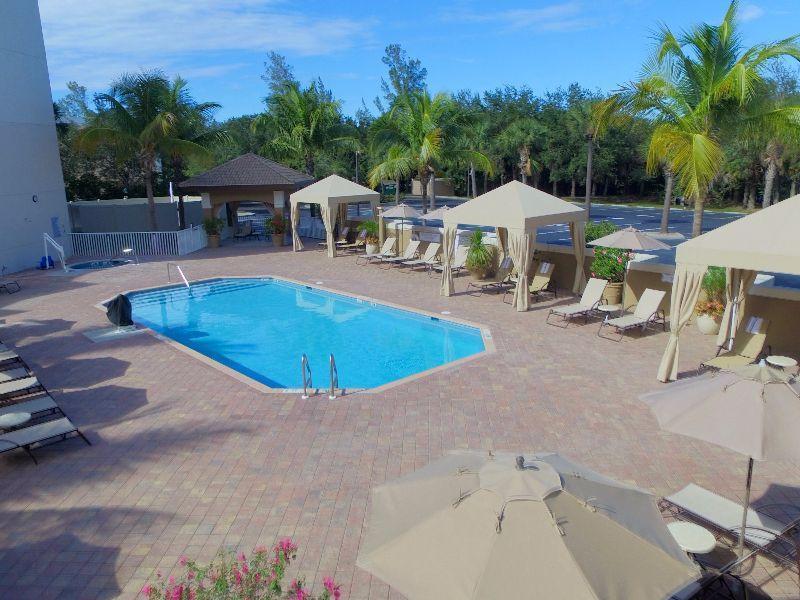 Holiday Inn Express & Suites Naples Downtown - 5Th Avenue By Ihg Exteriör bild