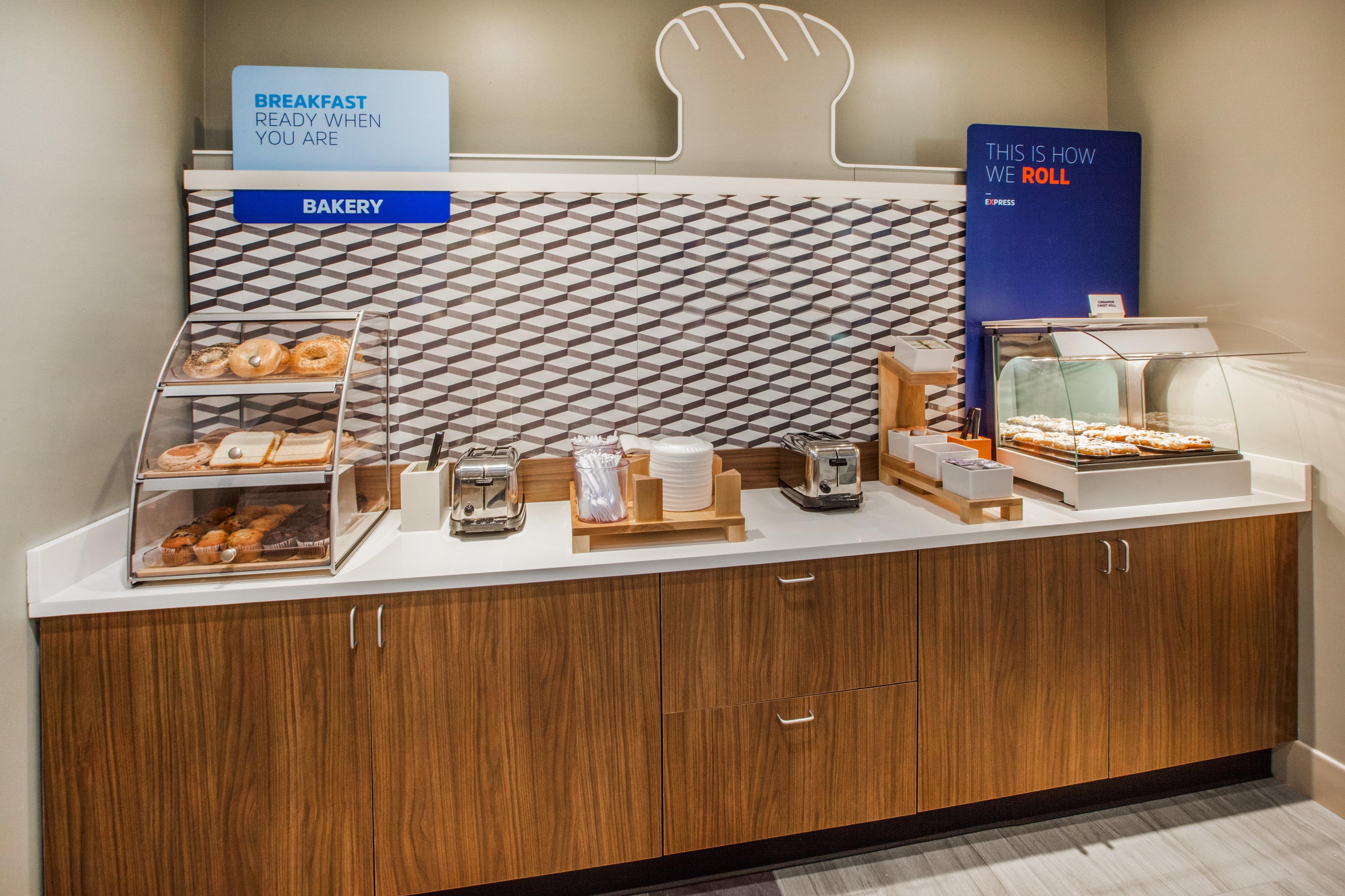 Holiday Inn Express & Suites Naples Downtown - 5Th Avenue By Ihg Exteriör bild