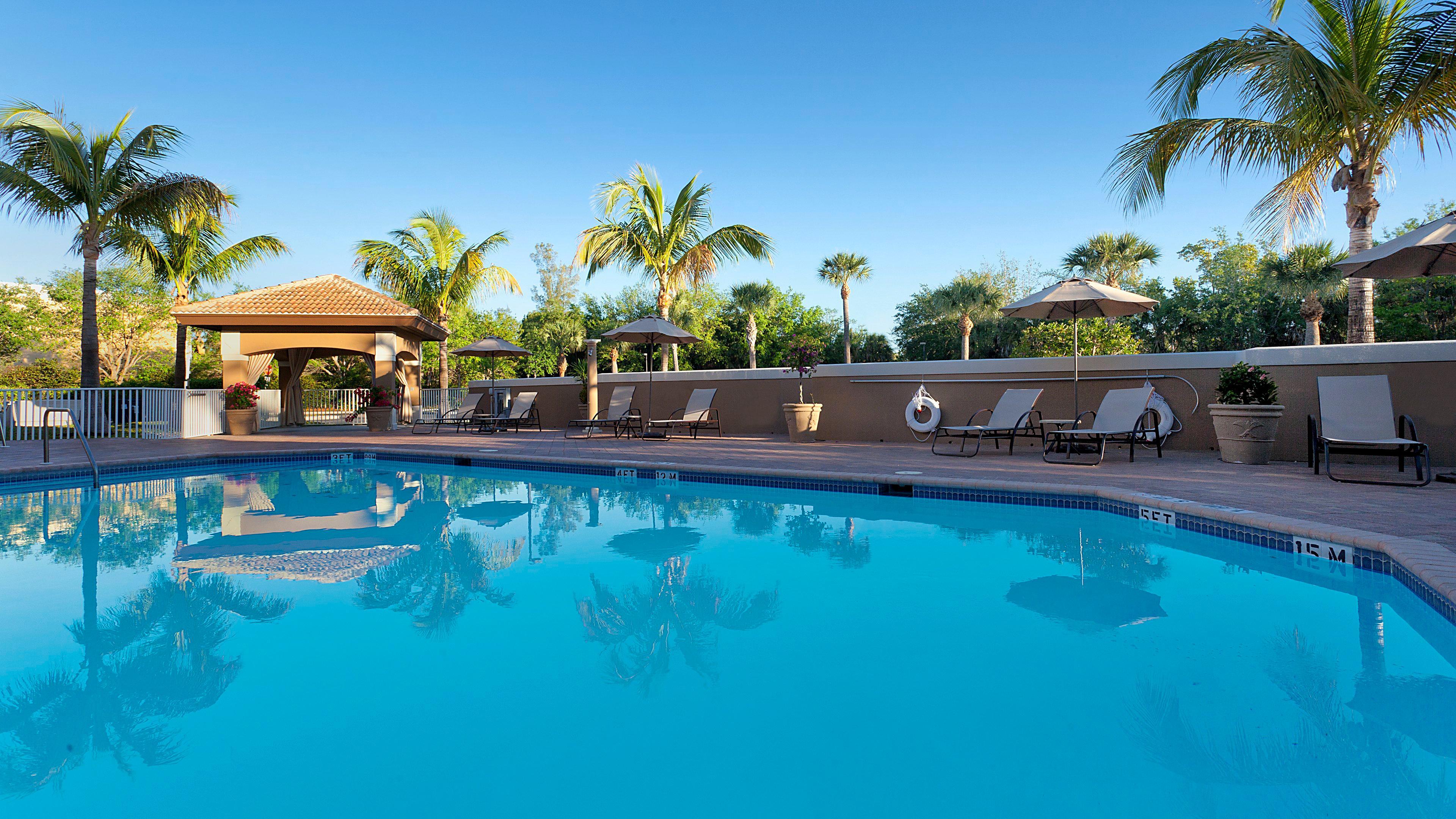 Holiday Inn Express & Suites Naples Downtown - 5Th Avenue By Ihg Exteriör bild