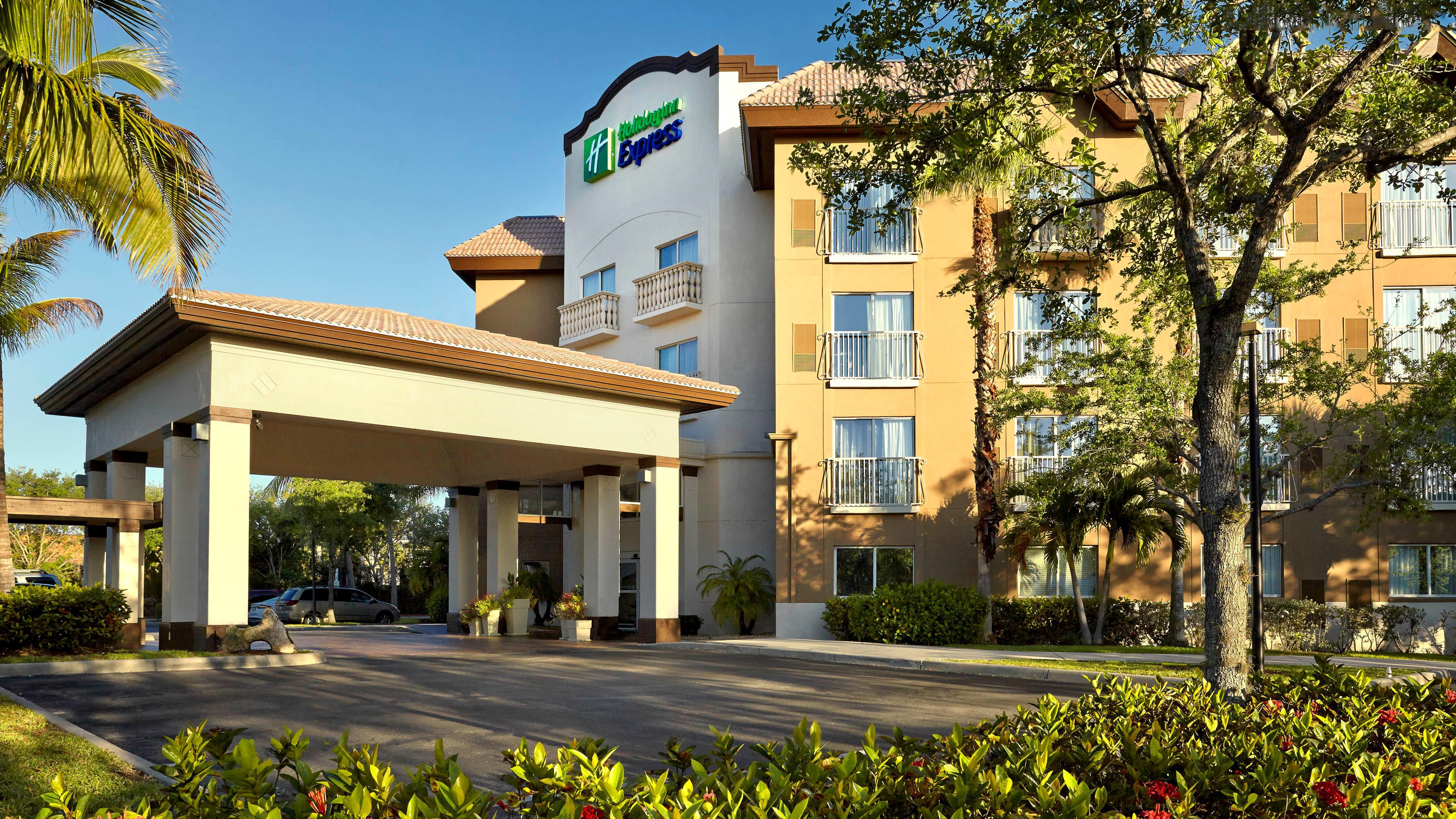 Holiday Inn Express & Suites Naples Downtown - 5Th Avenue By Ihg Exteriör bild