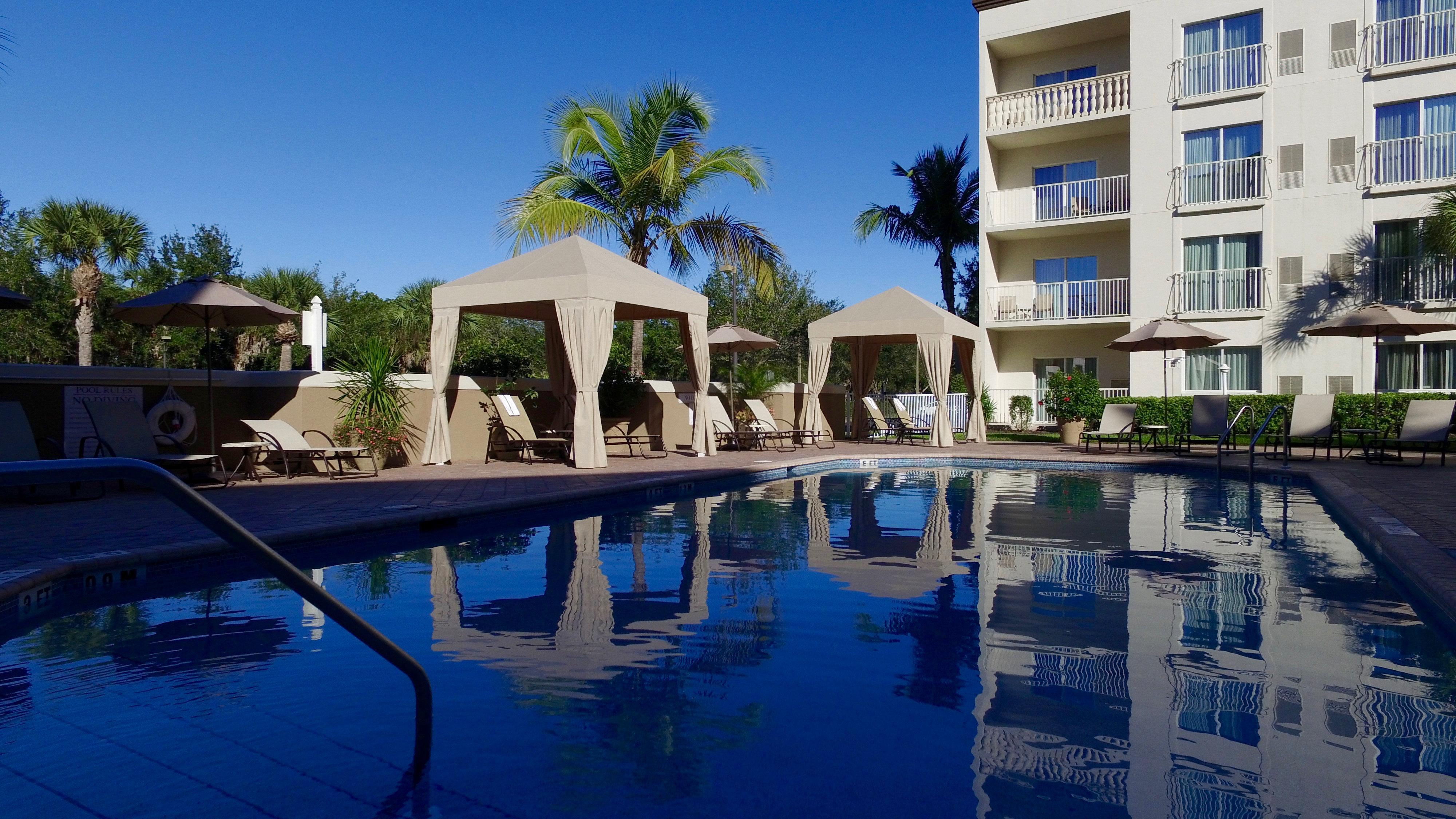Holiday Inn Express & Suites Naples Downtown - 5Th Avenue By Ihg Exteriör bild
