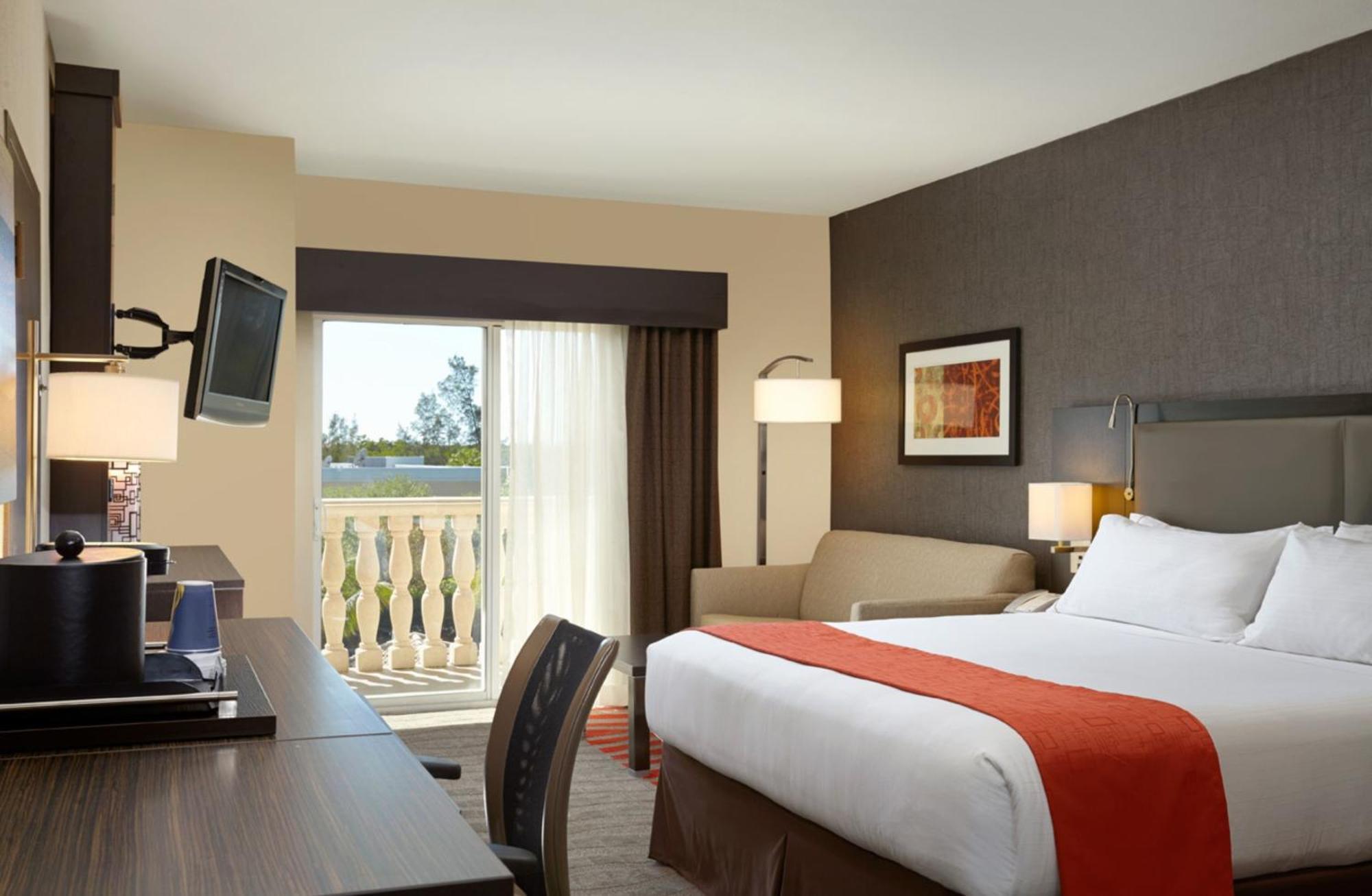 Holiday Inn Express & Suites Naples Downtown - 5Th Avenue By Ihg Exteriör bild