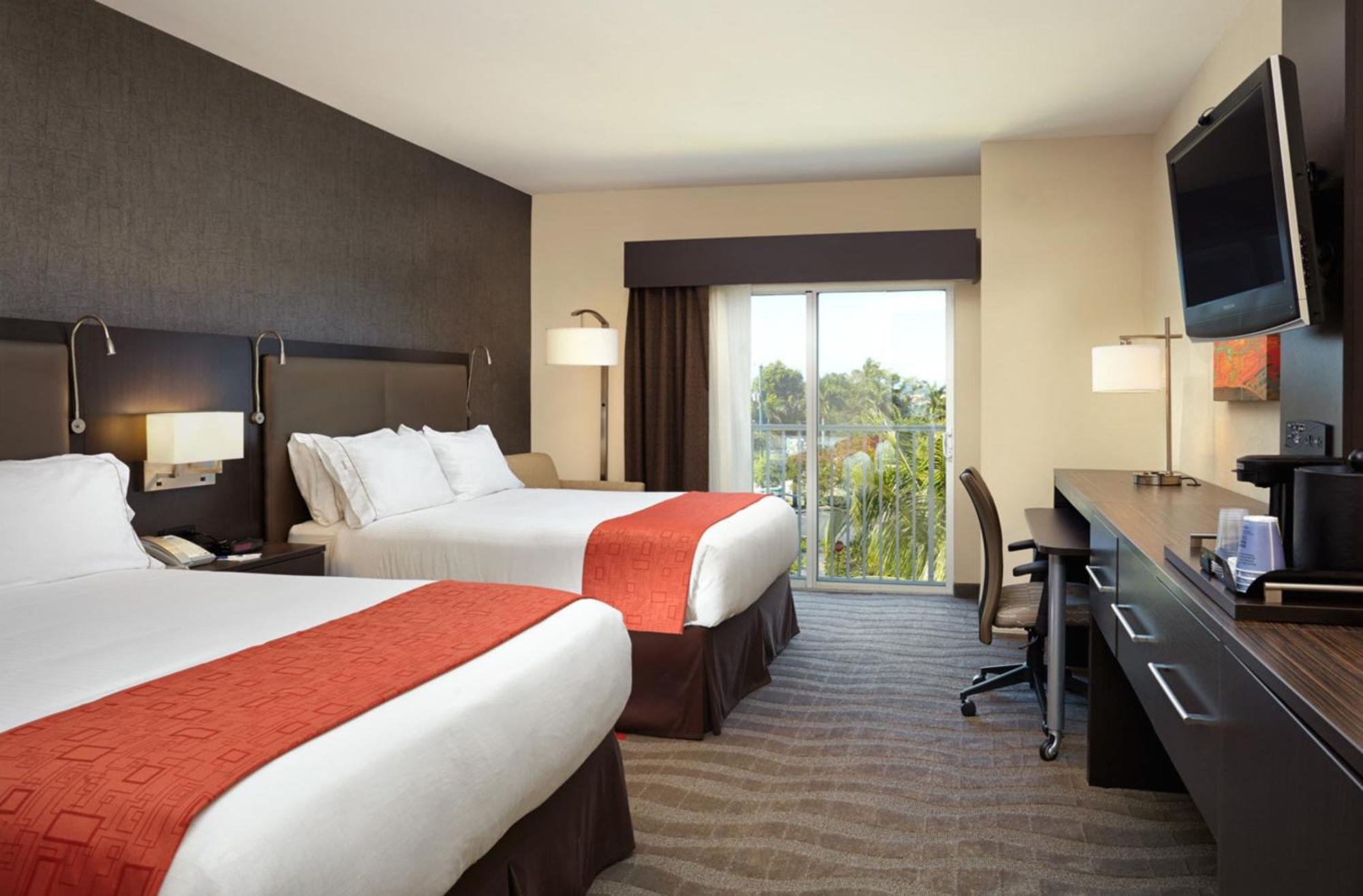 Holiday Inn Express & Suites Naples Downtown - 5Th Avenue By Ihg Exteriör bild