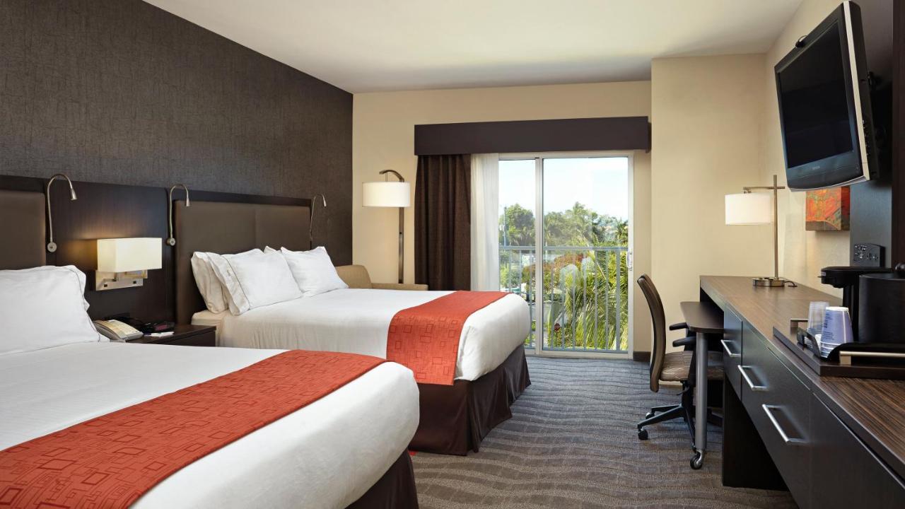 Holiday Inn Express & Suites Naples Downtown - 5Th Avenue By Ihg Exteriör bild